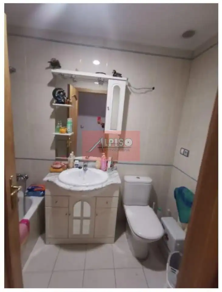 Baño de Piso en venta en Ourense Capital  con Calefacción, Parquet y Amueblado