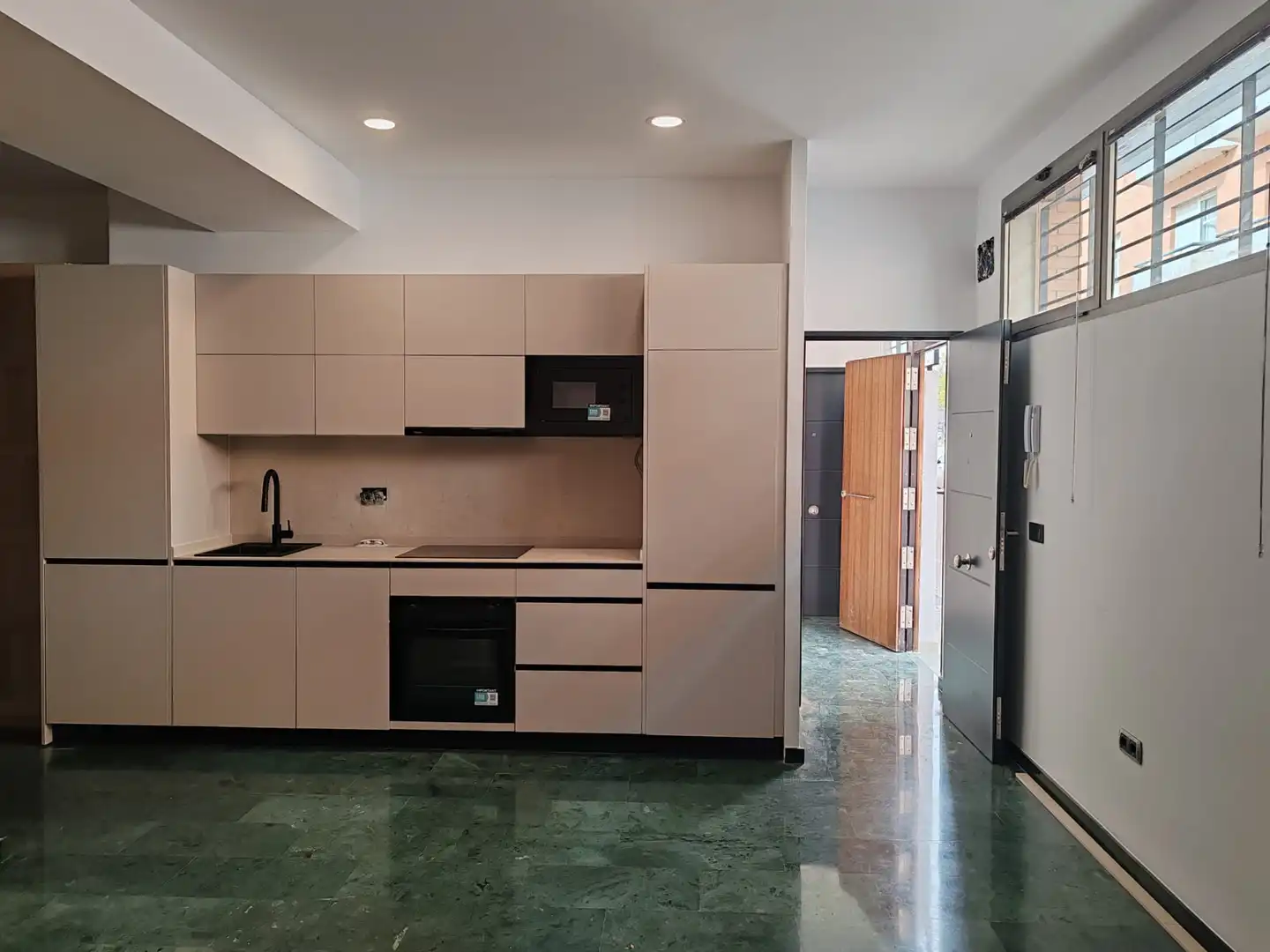 Cocina de Apartamento en venta en Coria del Río con Aire acondicionado, Horno y Lavadora