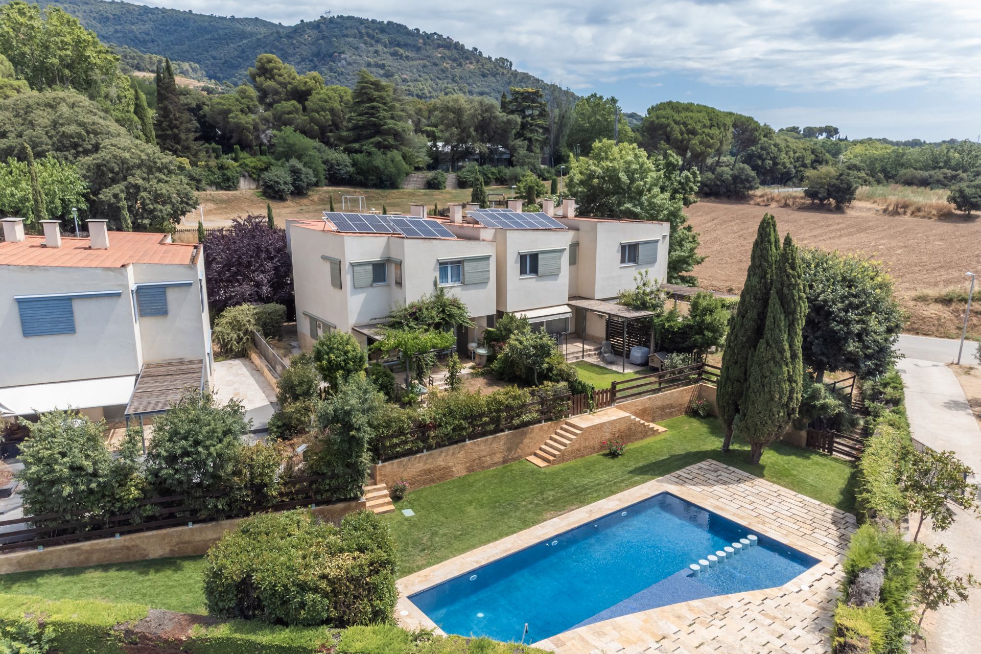 Vista exterior de Casa adosada en venda en Cànoves I Samalús amb Calefacció, Jardí privat i Parquet
