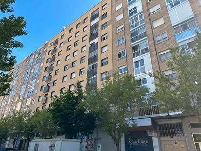 Exterior view of Flat for sale in Burgos Capital  with Heating, Terrace and Furnished