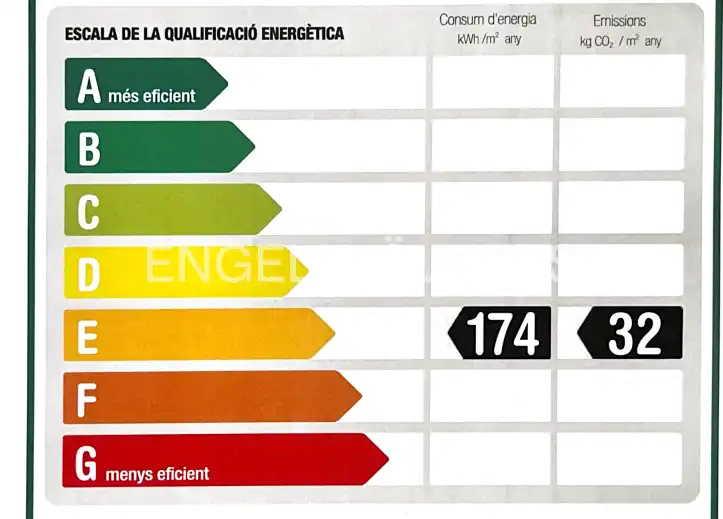 Außenansicht von Wohnung zum Verkauf in Barcelona mit Klimaanlage und Heizung