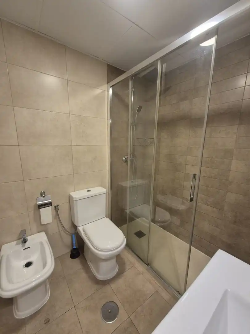 Badezimmer von Wohnungen zur Miete in Badajoz mit Klimaanlage, Heizung und Möbliert