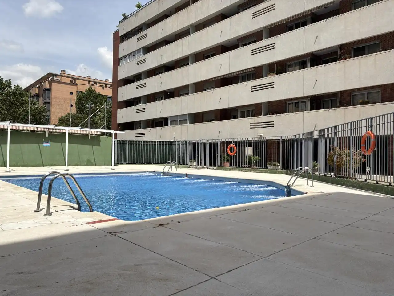 Swimming pool of Flat for sale in Madrid  with Air Conditioner, Heating and Terrace