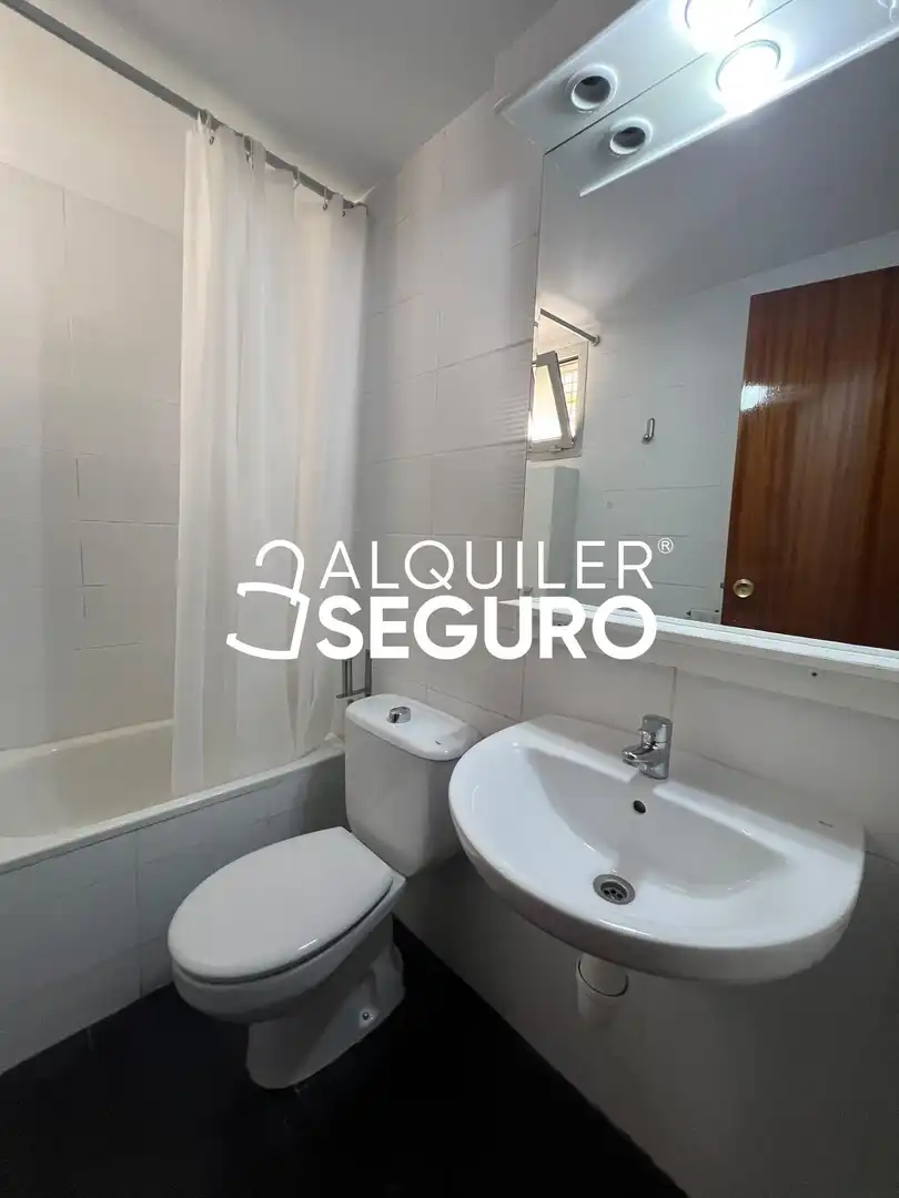 Bathroom of Houses for rent in Tres Cantos  with Heating, Storage room and Swimming Pool