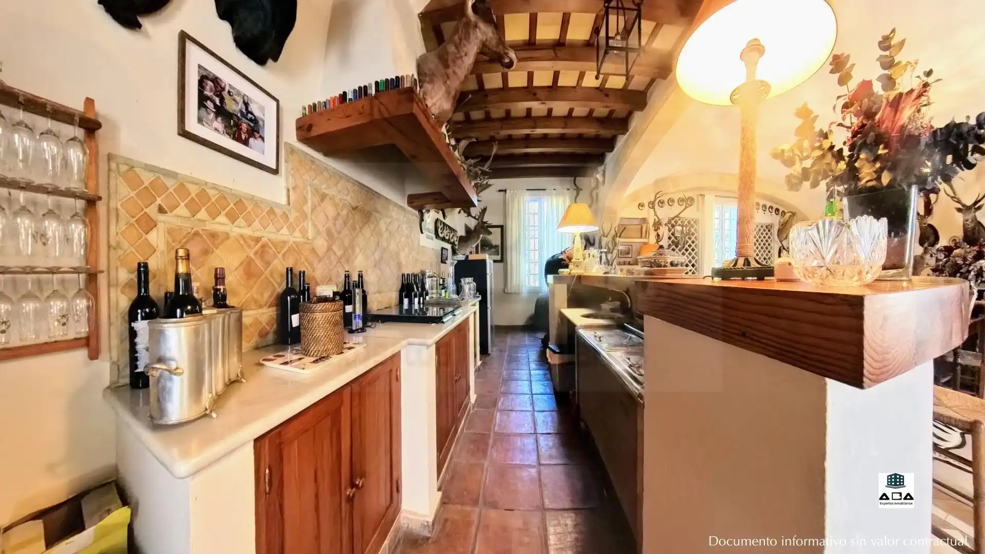 Cuina de Casa o xalet en venda en Jerez de la Frontera amb Aire condicionat, Calefacció i Jardí privat