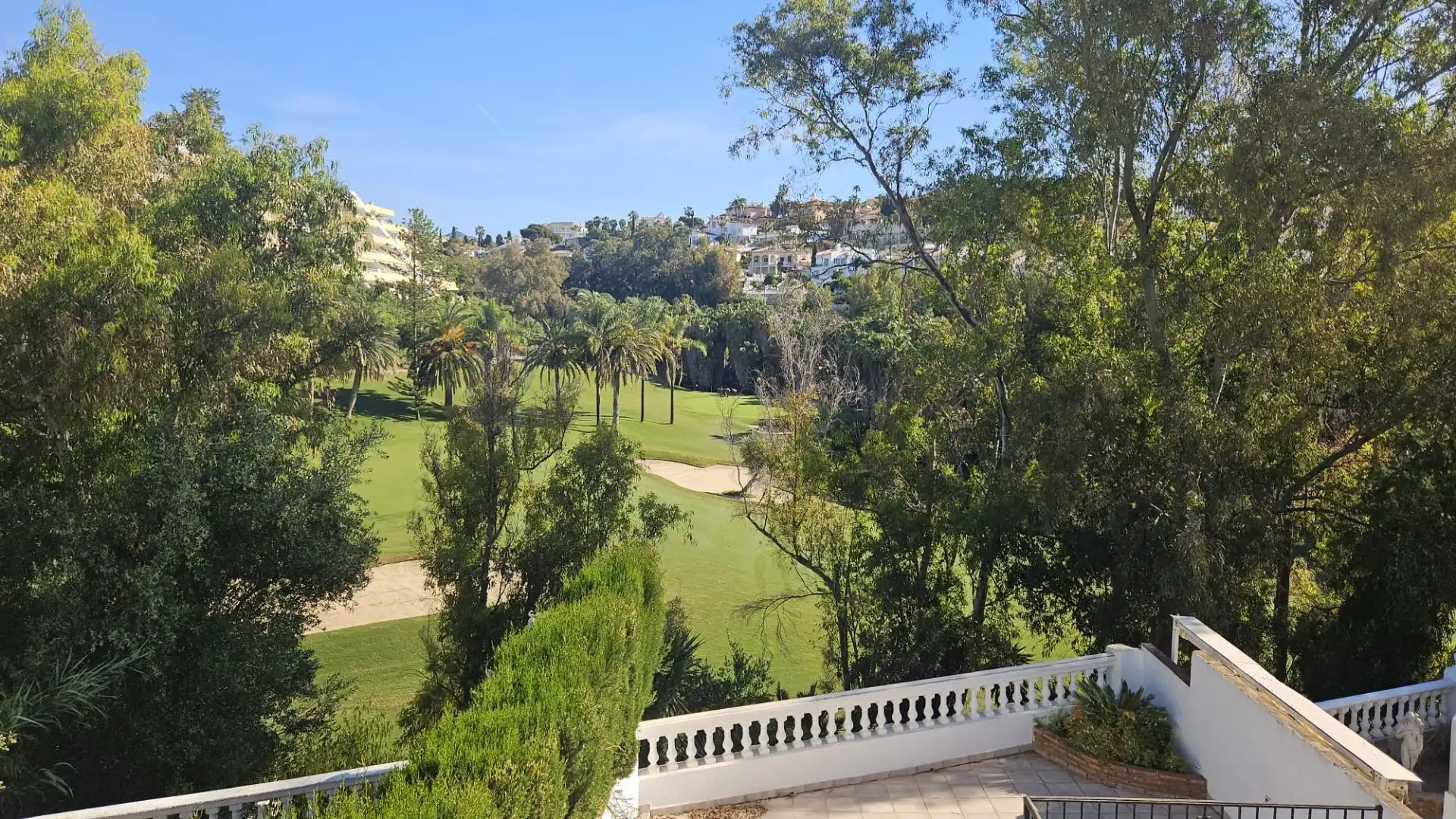 Vista exterior de Casa adosada en venda en Benalmádena amb Terrassa, Moblat i Piscina comunitària