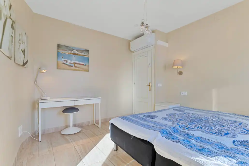 Bedroom of Attic for sale in Fuengirola  with Air Conditioner, Terrace and Storage room