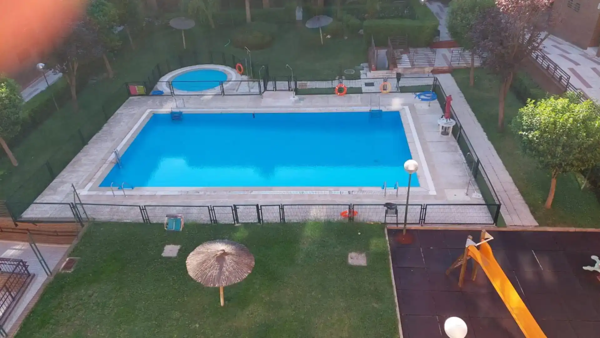 Piscina de Pis de lloguer en Madrid amb Parquet, Piscina i Moblat