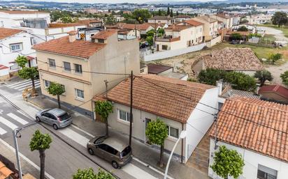 Vista exterior de Casa o xalet en venda en Parets del Vallès amb Aire condicionat, Calefacció i Terrassa