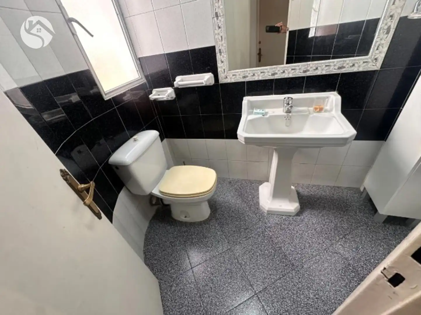 Baño de Piso de alquiler en Cuenca con Calefacción, Terraza y Trastero