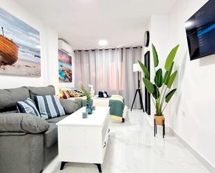 Sala d'estar de Apartament en venda en Benalmádena amb Aire condicionat, Moblat i Microones