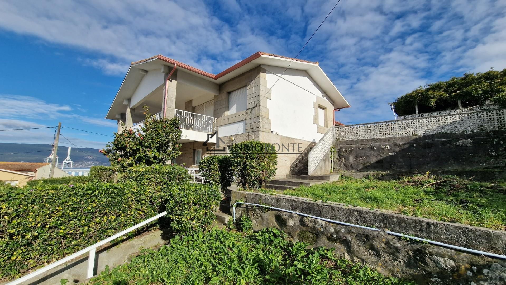 Vista exterior de Casa o xalet en venda en Pontevedra Capital  amb Jardí privat