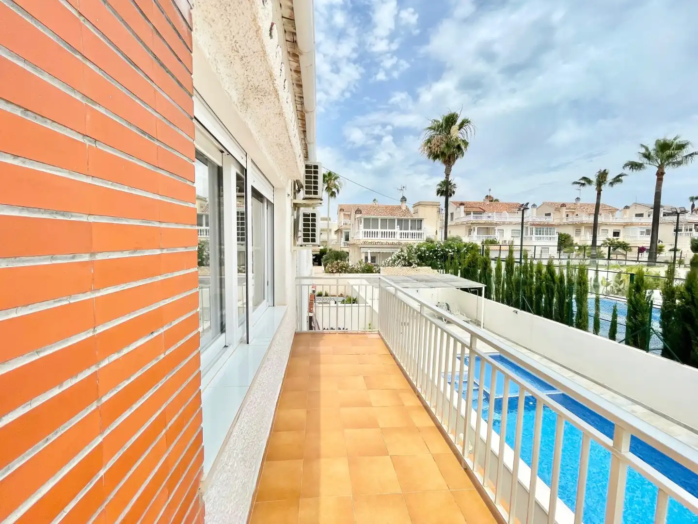 Vista exterior de Apartamento de alquiler en Torrevieja con Aire acondicionado, Calefacción y Terraza