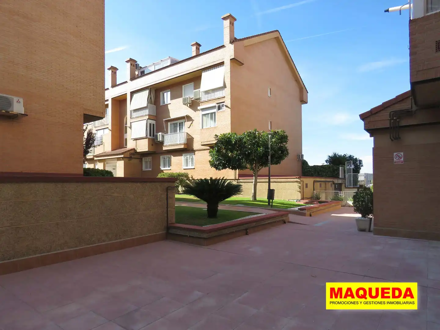 Außenansicht von Maisonette zum Verkauf in Alcorcón mit Klimaanlage, Heizung und Parkett