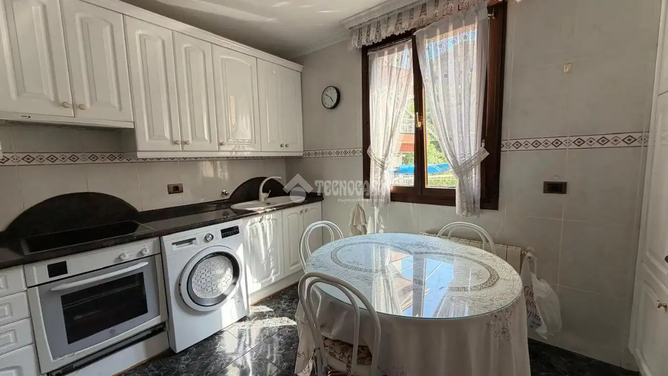 Cocina de Piso en venta en Bilbao  con Calefacción y Amueblado