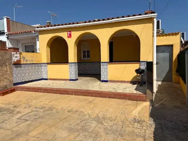 Vista exterior de Casa adosada en venta en Esparreguera con Calefacción, Terraza y Trastero