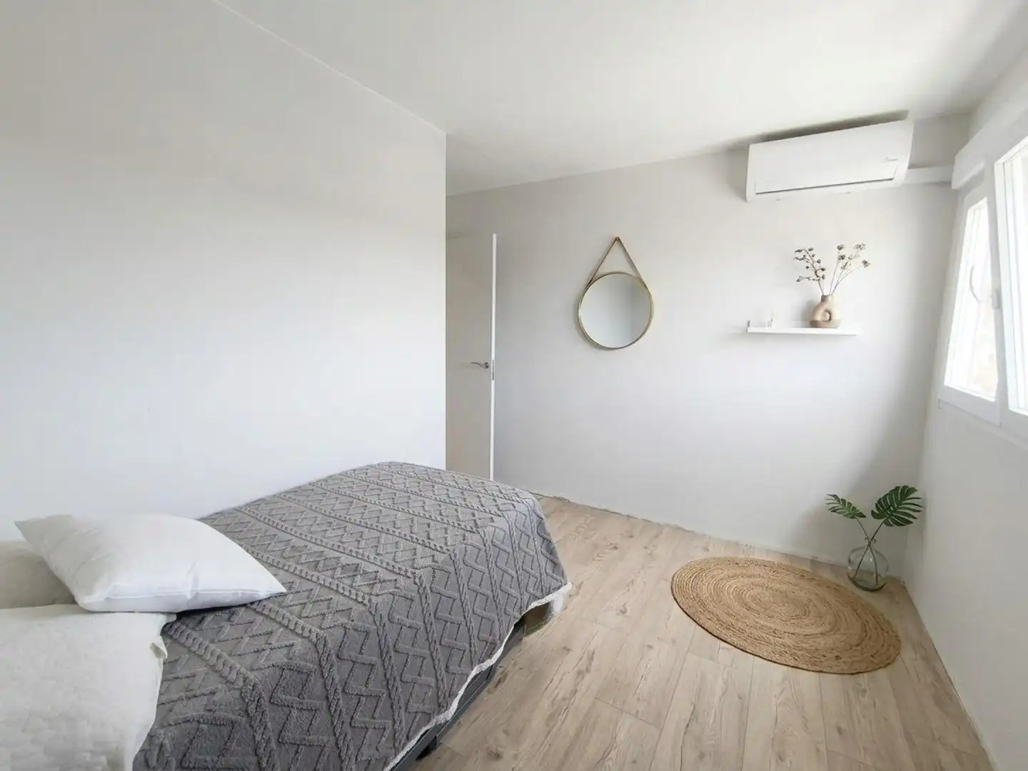 Bedroom of Attic for sale in Zaragoza  with Air Conditioner, Terrace and Balcony