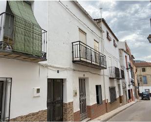 Exterior view of Single-family semi-detached for sale in Villanueva del Arzobispo