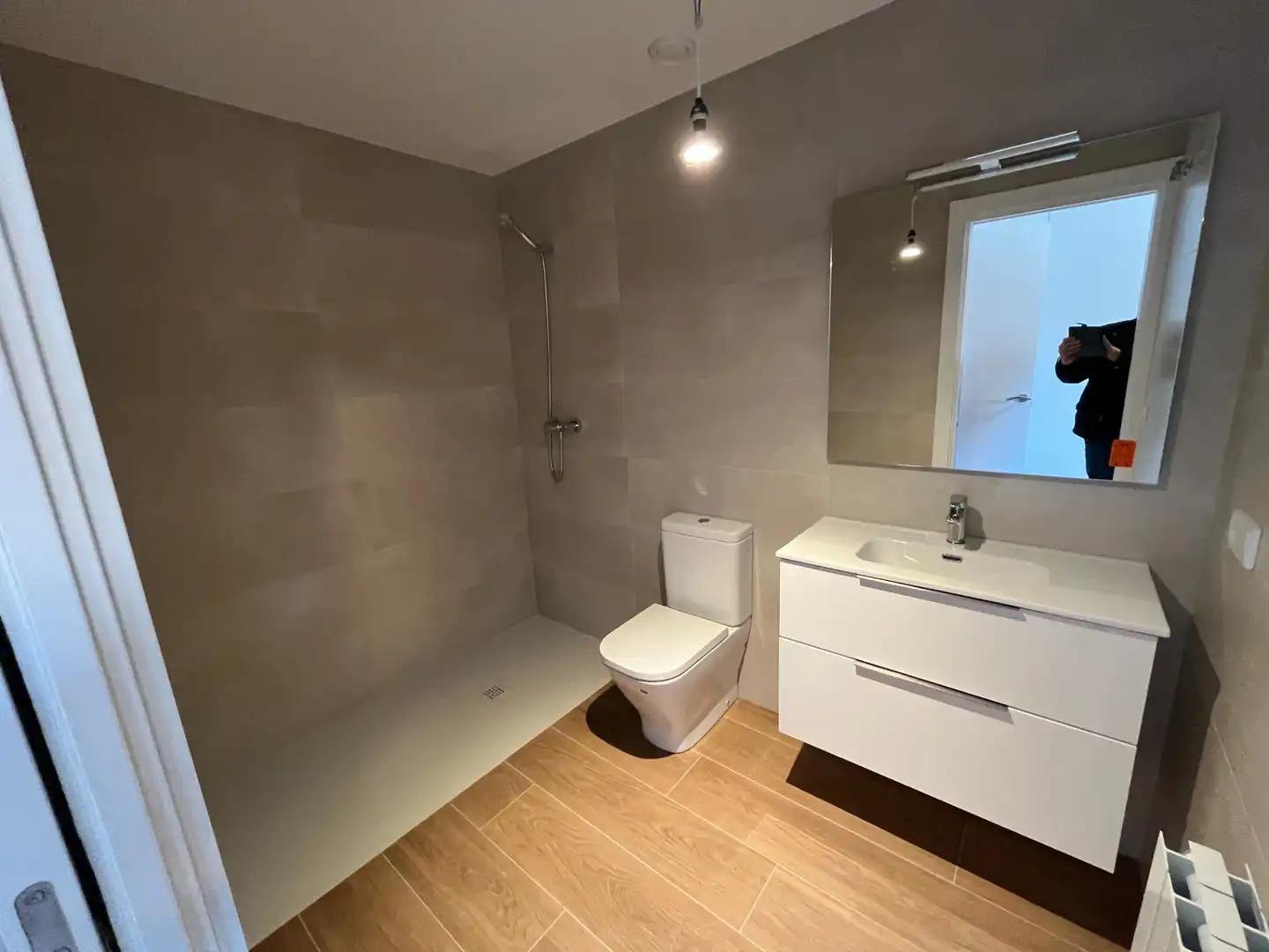 Baño de Casa adosada de alquiler en Cassà de la Selva con Aire acondicionado, Calefacción y Jardín privado