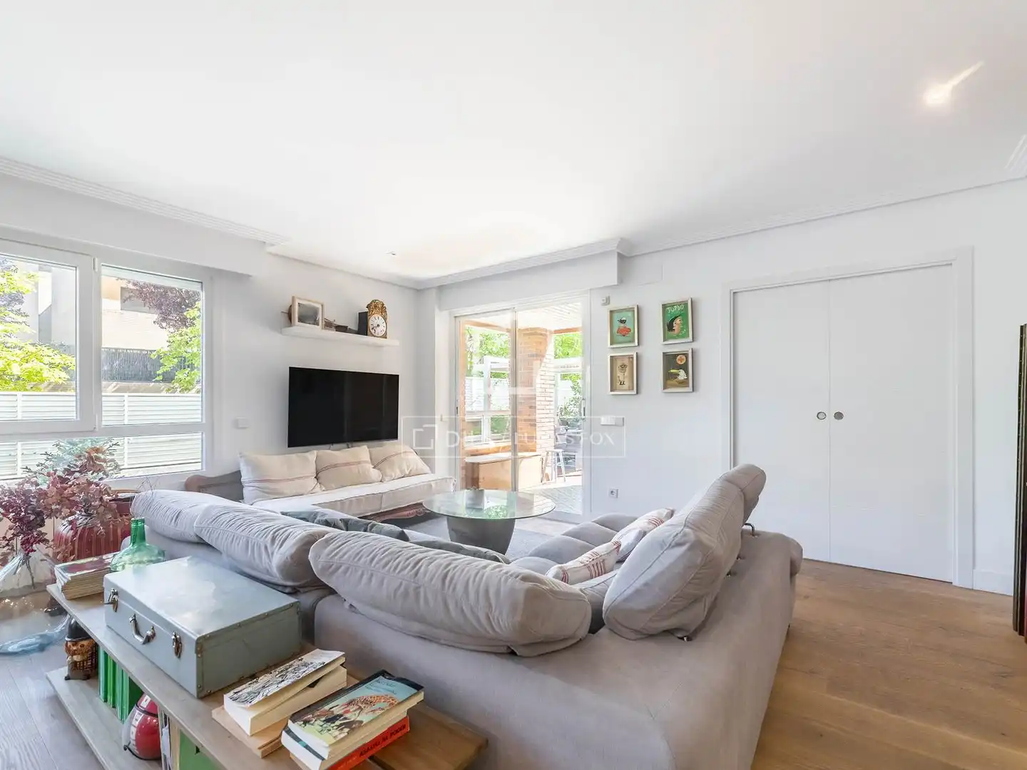 Living room of Flat for sale in Majadahonda  with Air Conditioner, Terrace and Swimming Pool
