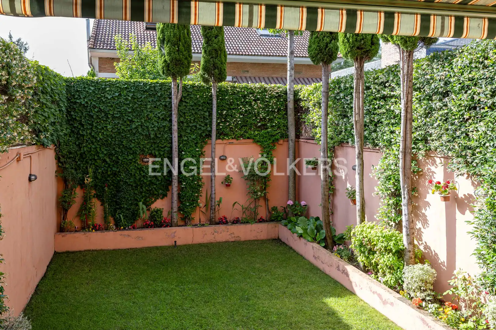 Garden of Detached homes for sale in Madrid  with Air Conditioner, Heating and Private garden
