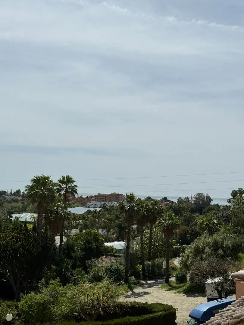 Vista exterior de Piso en venta en Estepona con Aire acondicionado, Terraza y Piscina comunitaria