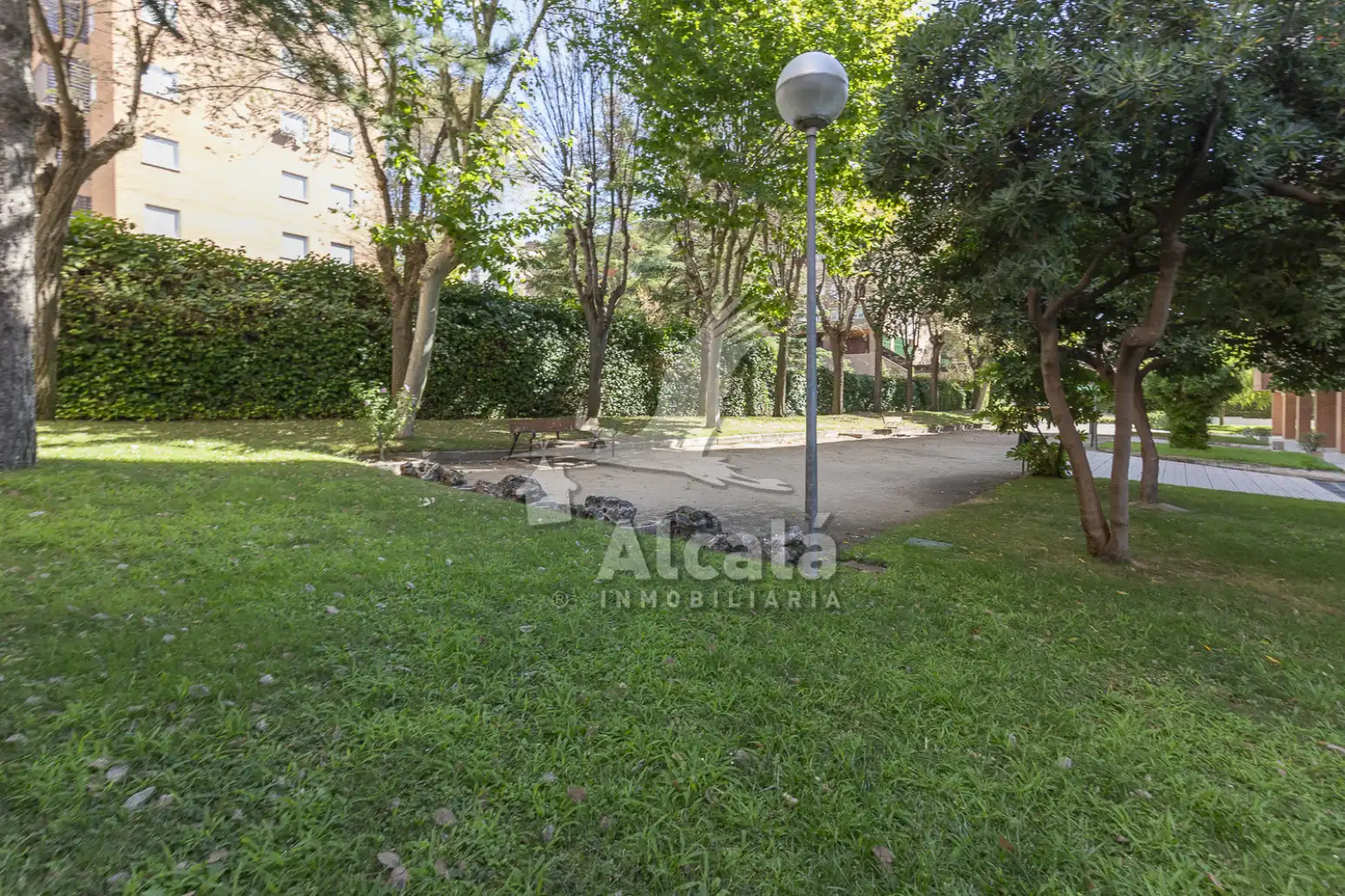 Jardín de Piso en venta en Madrid con Calefacción, Jardín privado y Piscina