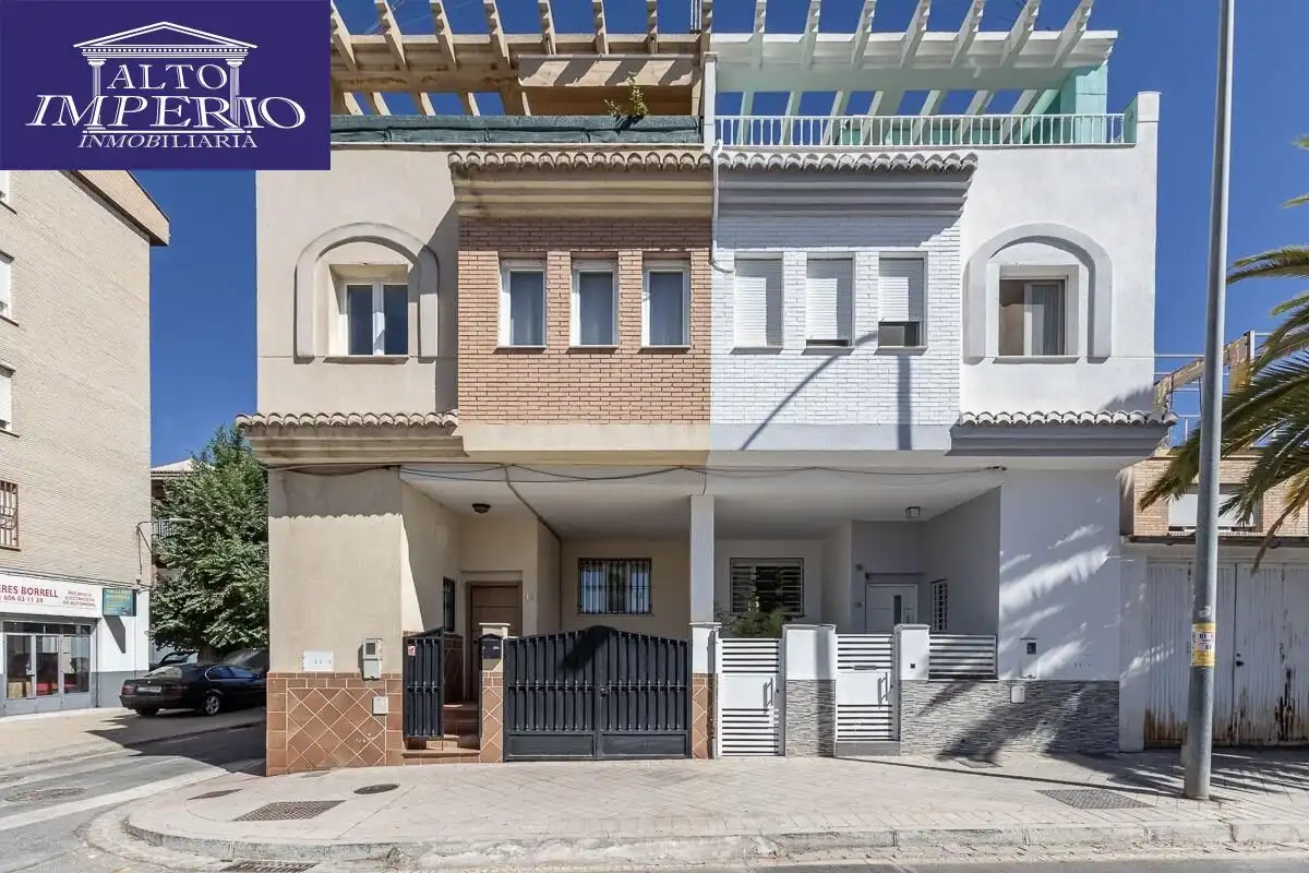 Außenansicht von Haus oder Chalet zum Verkauf in Granada mit Terrasse