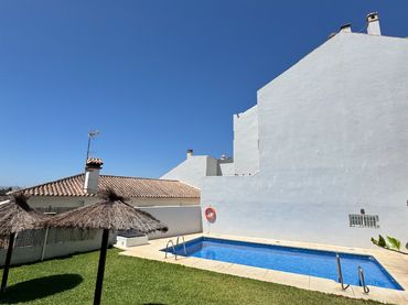 Casa aparellada amb piscina en venda a Torreblanca del Sol