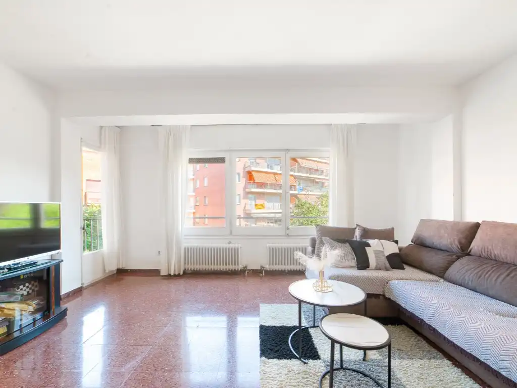 Living room of Flat for sale in Figueres  with Furnished