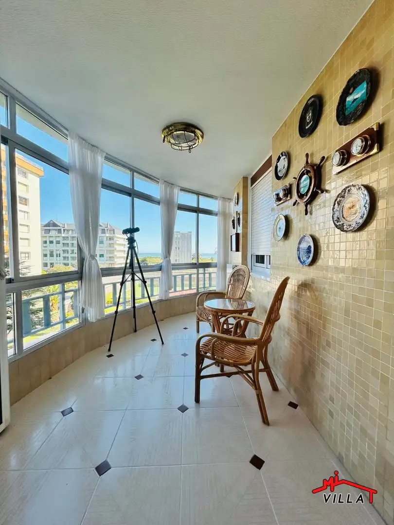 Habitación de Piso en venta en Laredo con Calefacción, Terraza y Amueblado