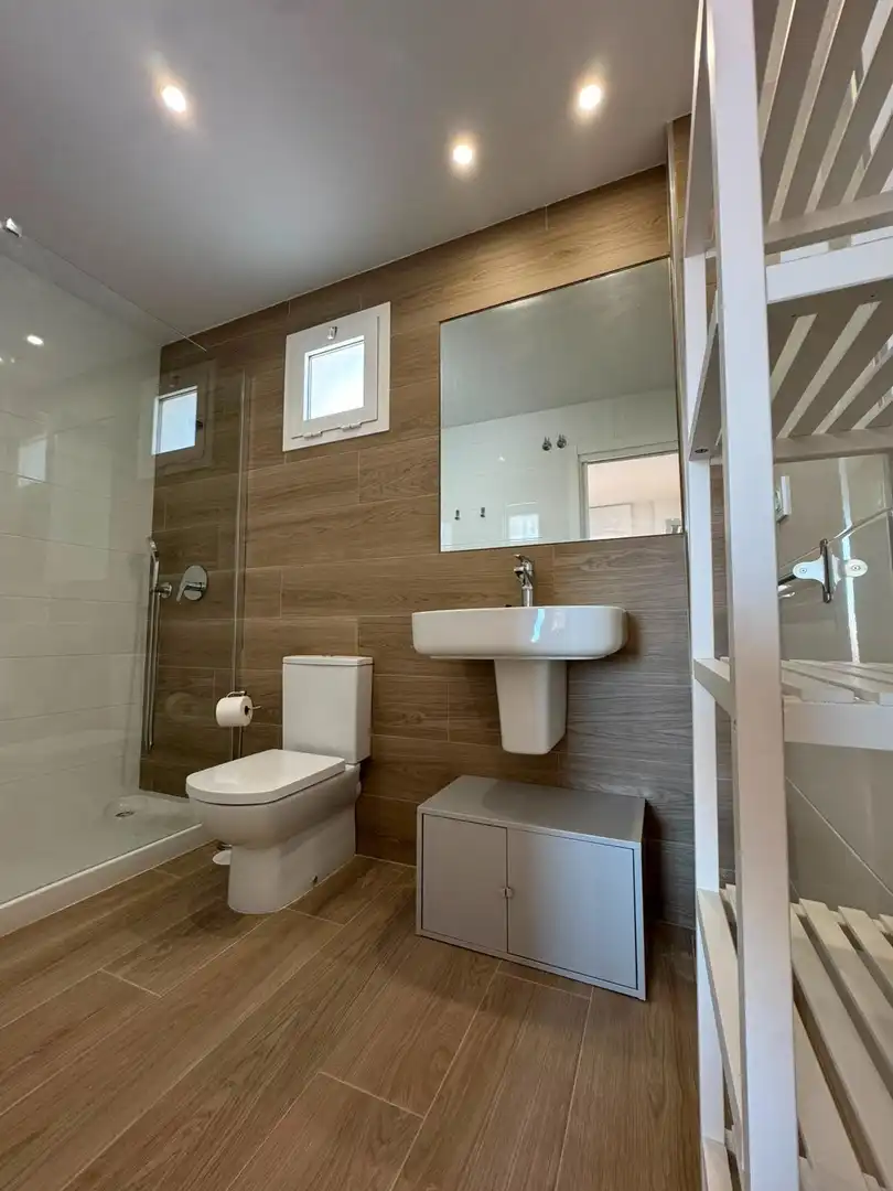 Baño de Piso en venta en Chipiona con Aire acondicionado, Terraza y Trastero