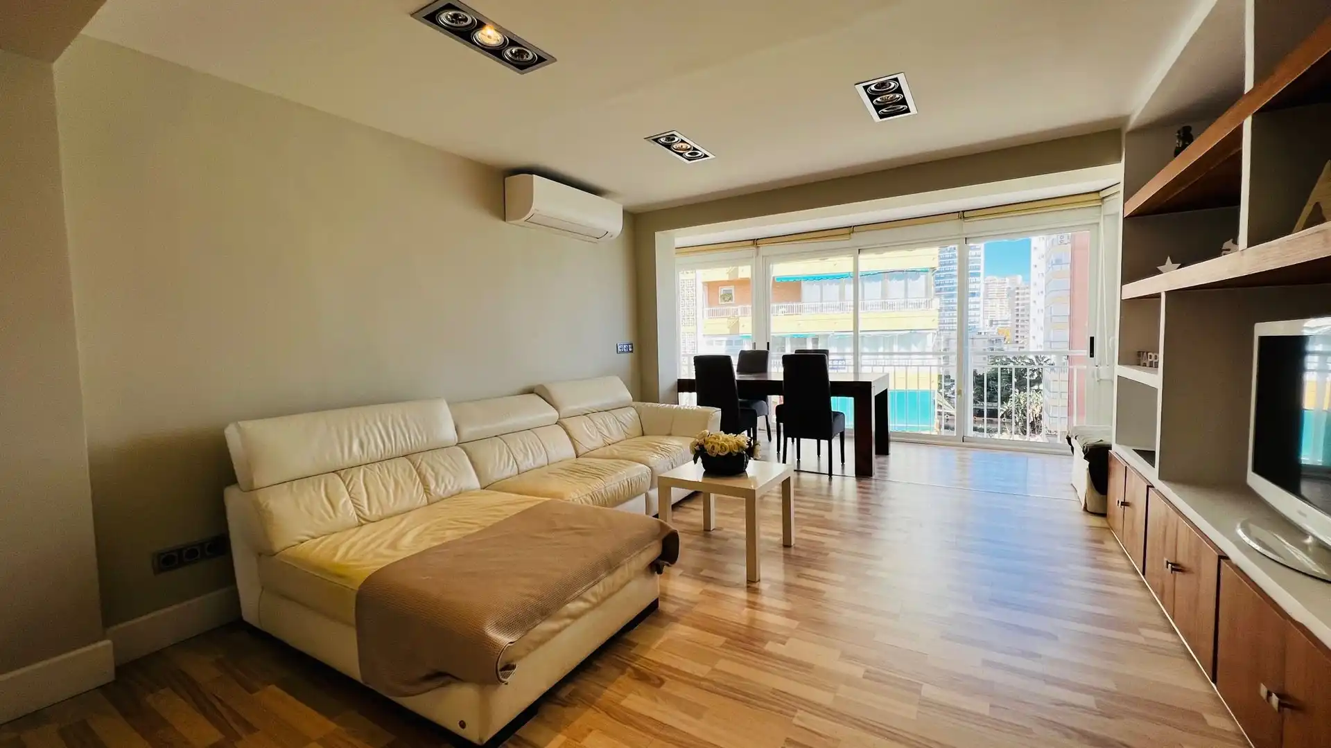 Sala d'estar de Apartament en venda en Benidorm amb Aire condicionat, Calefacció i Terrassa