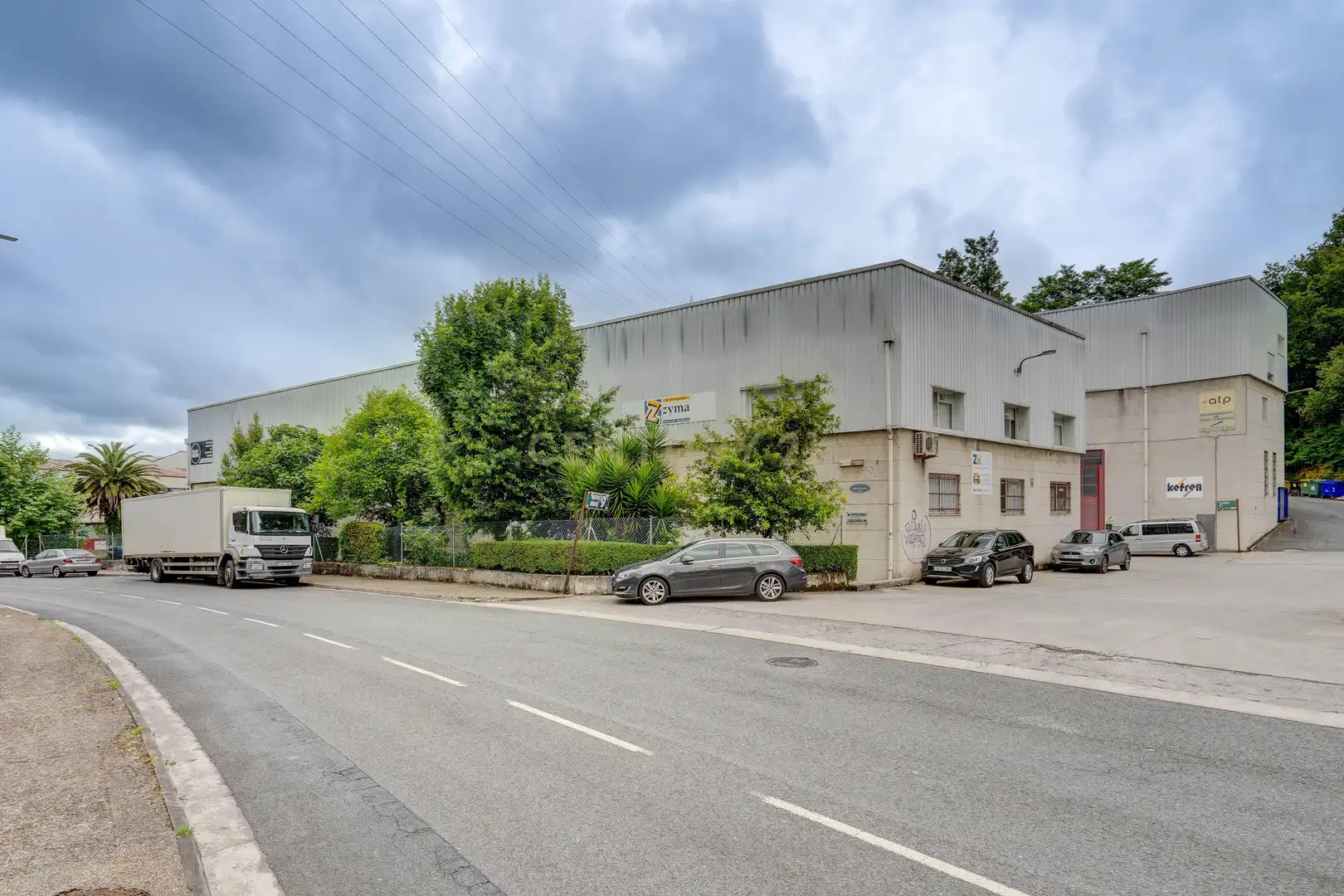 Außenansicht von Fabrikhallen zum Verkauf in Donostia - San Sebastián 