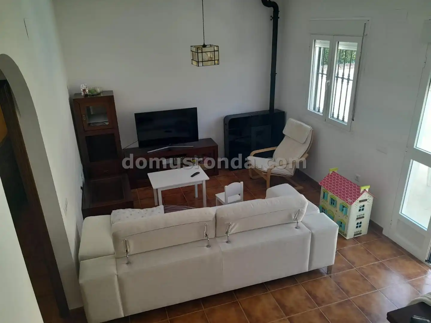 Sala de estar de Casa adosada en venta en Montejaque con Calefacción y Piscina