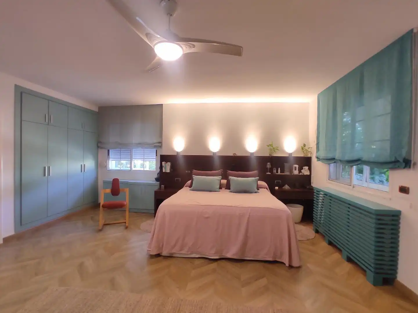 Dormitori de Casa o xalet en venda en Castellón de la Plana / Castelló de la Plana amb Terrassa, Traster i Moblat