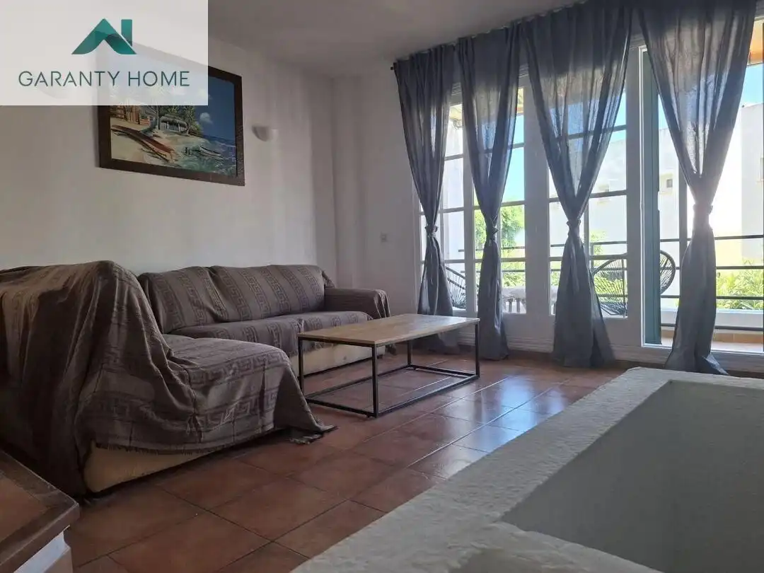 Sala d'estar de Dúplex de lloguer en Torremolinos amb Calefacció, Jardí privat i Terrassa