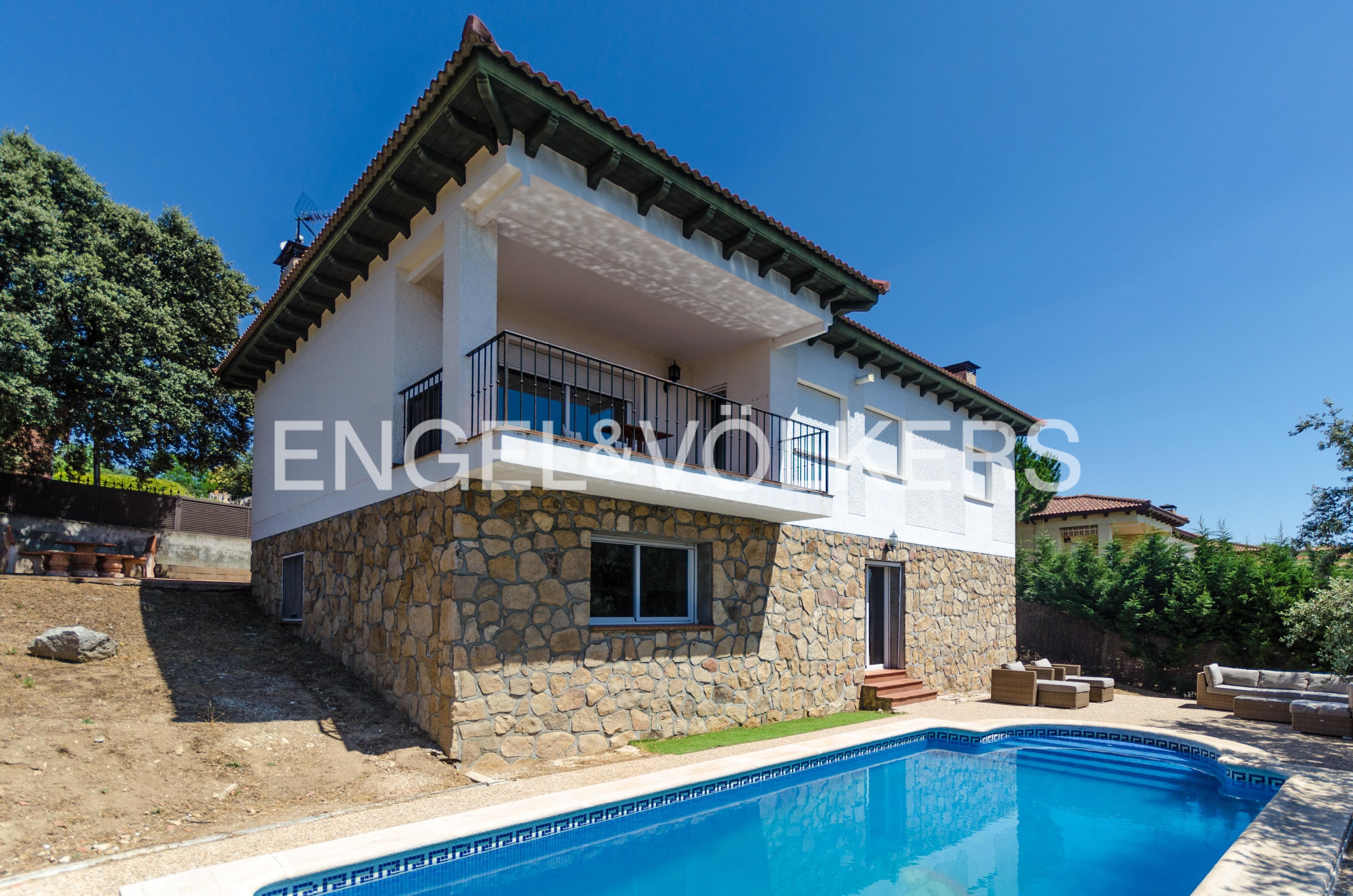 Exterior view of House or chalet to rent in Valdemorillo  with Air Conditioner, Heating and Private garden