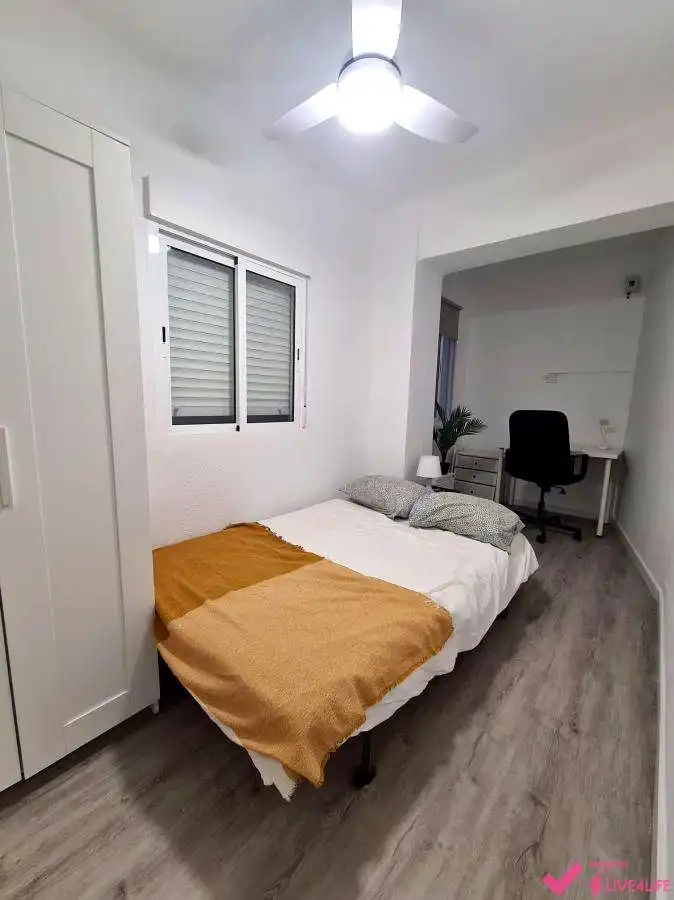 Habitación de Piso de alquiler en Valencia con Terraza y Amueblado