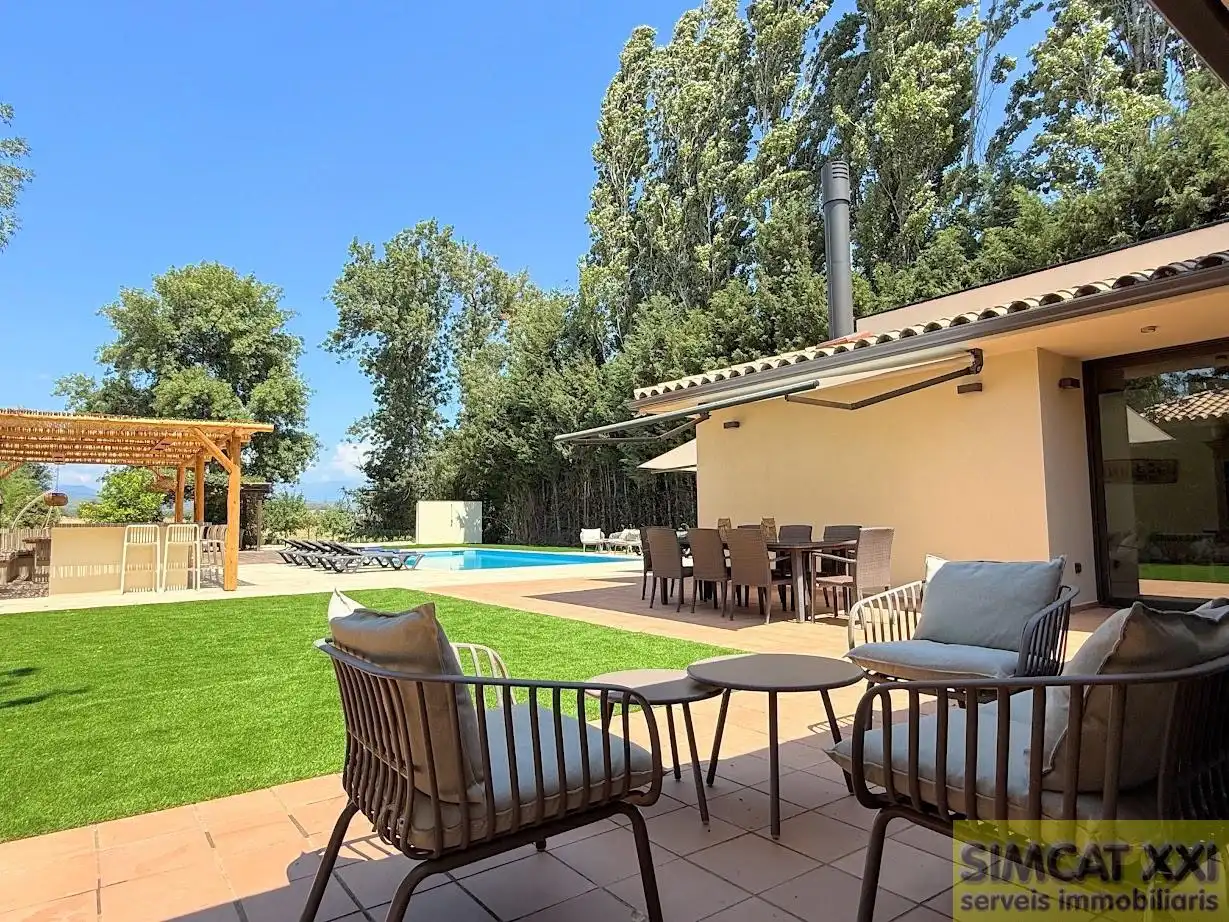 Casa amb piscina en venda a Navata, imagen 9