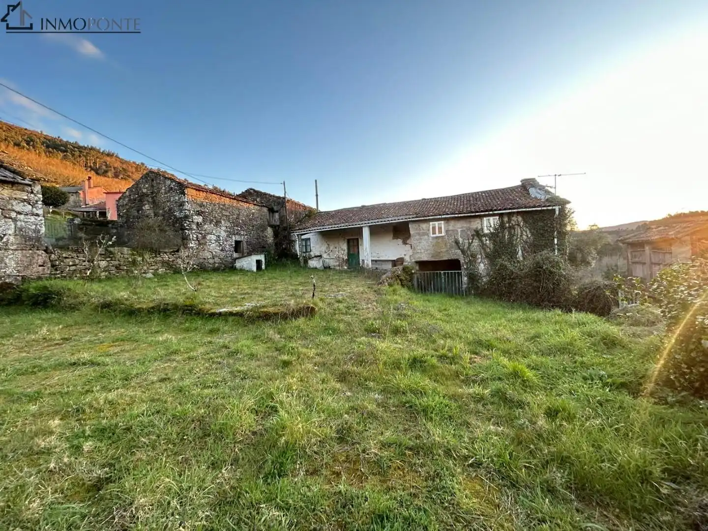 Vista exterior de Casa o xalet en venda en Cerdedo amb Jardí privat i Traster