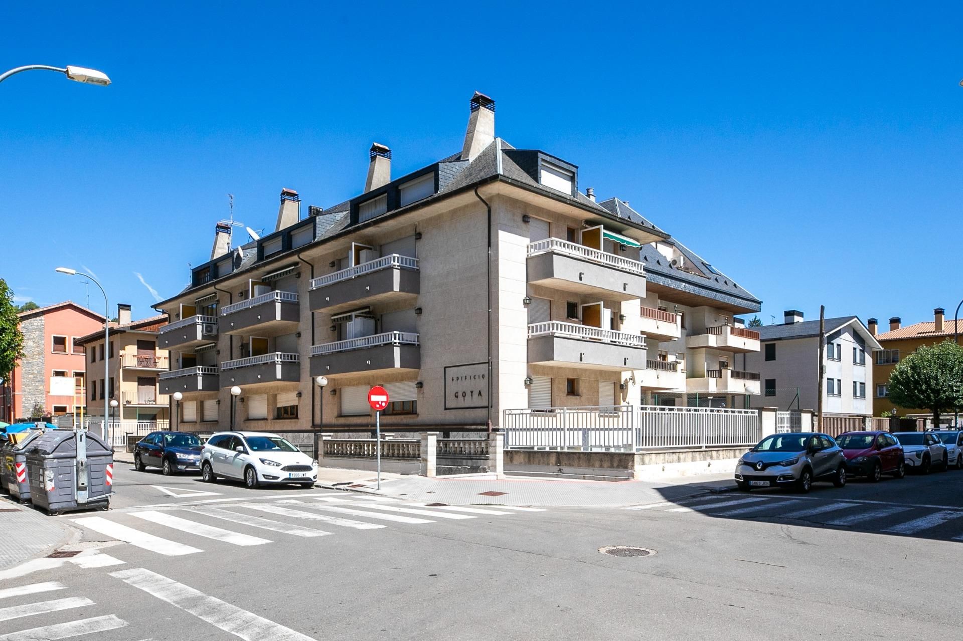 Vista exterior de Estudio en venta en Jaca con Calefacción, Trastero y Alarma