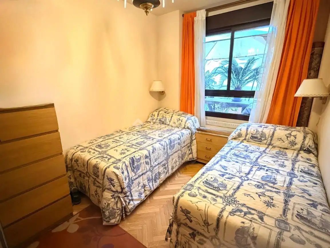 Habitación de Piso en venta en Madrid con Calefacción