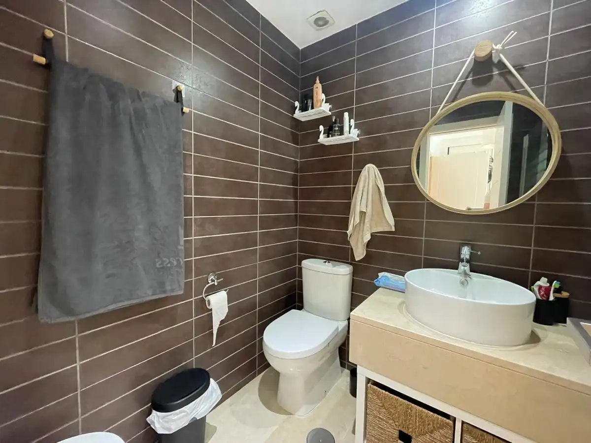Bany de Dúplex en venda en Estepona amb Aire condicionat, Jardí privat i Terrassa