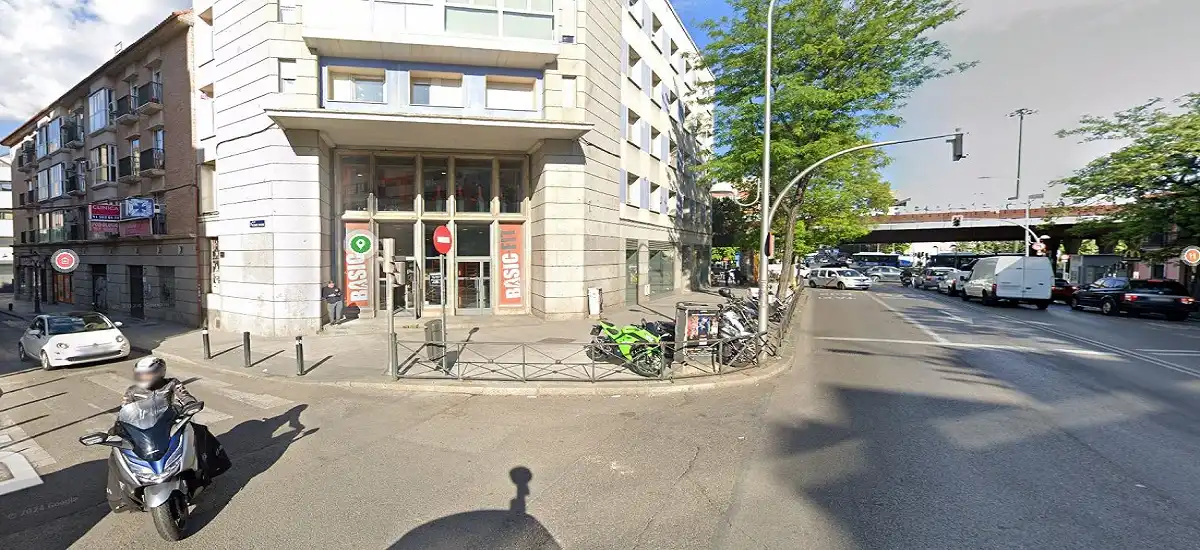Vista exterior de Local en venta en Madrid con Amueblado