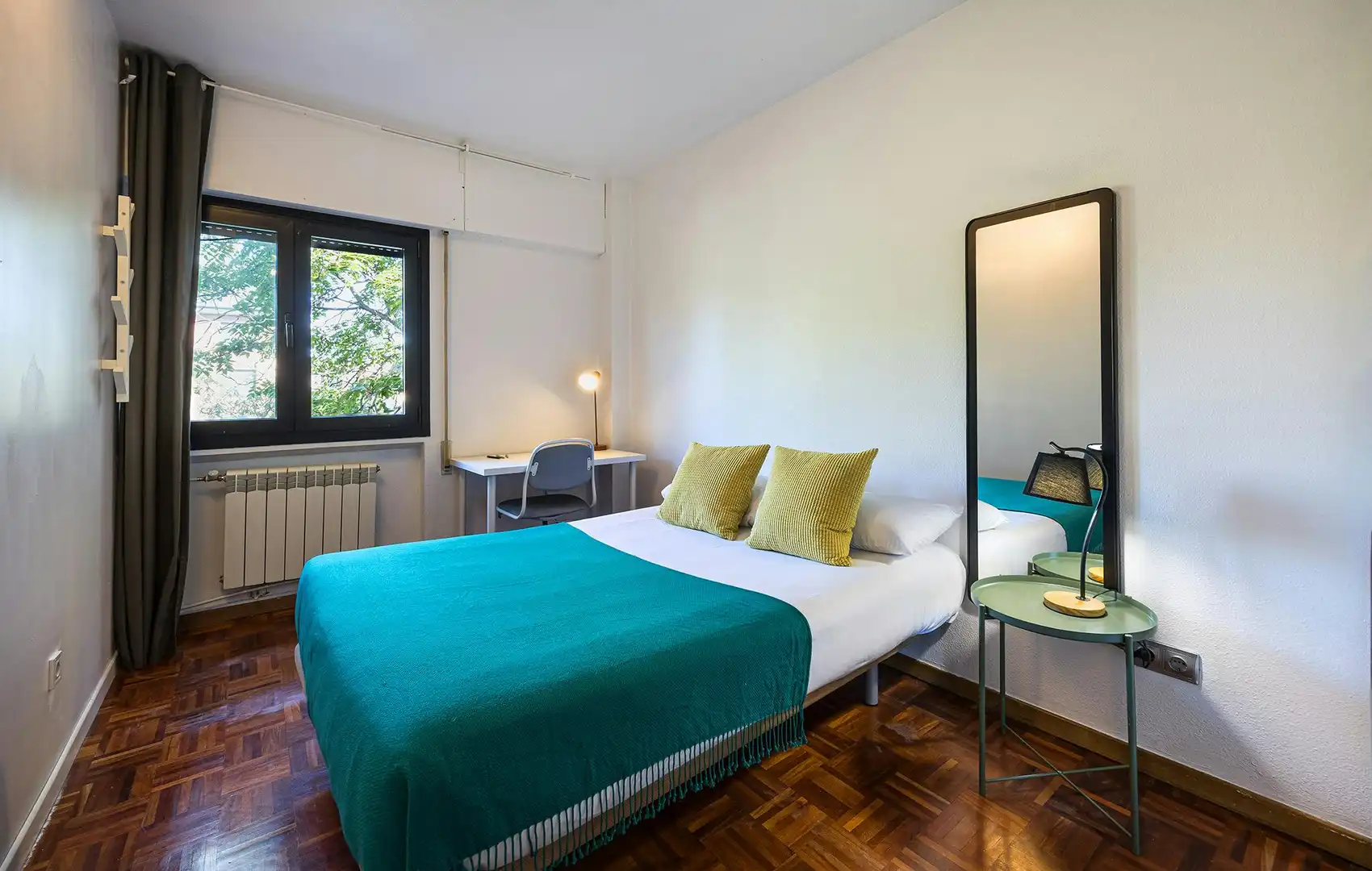 Bedroom of Flat for share in  Madrid Capital  with Heating, Furnished and Washing machine