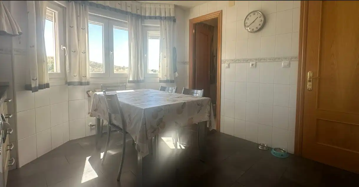 Esszimmer von Einfamilien-Reihenhaus zum Verkauf in Algete mit Klimaanlage, Heizung und Privatgarten