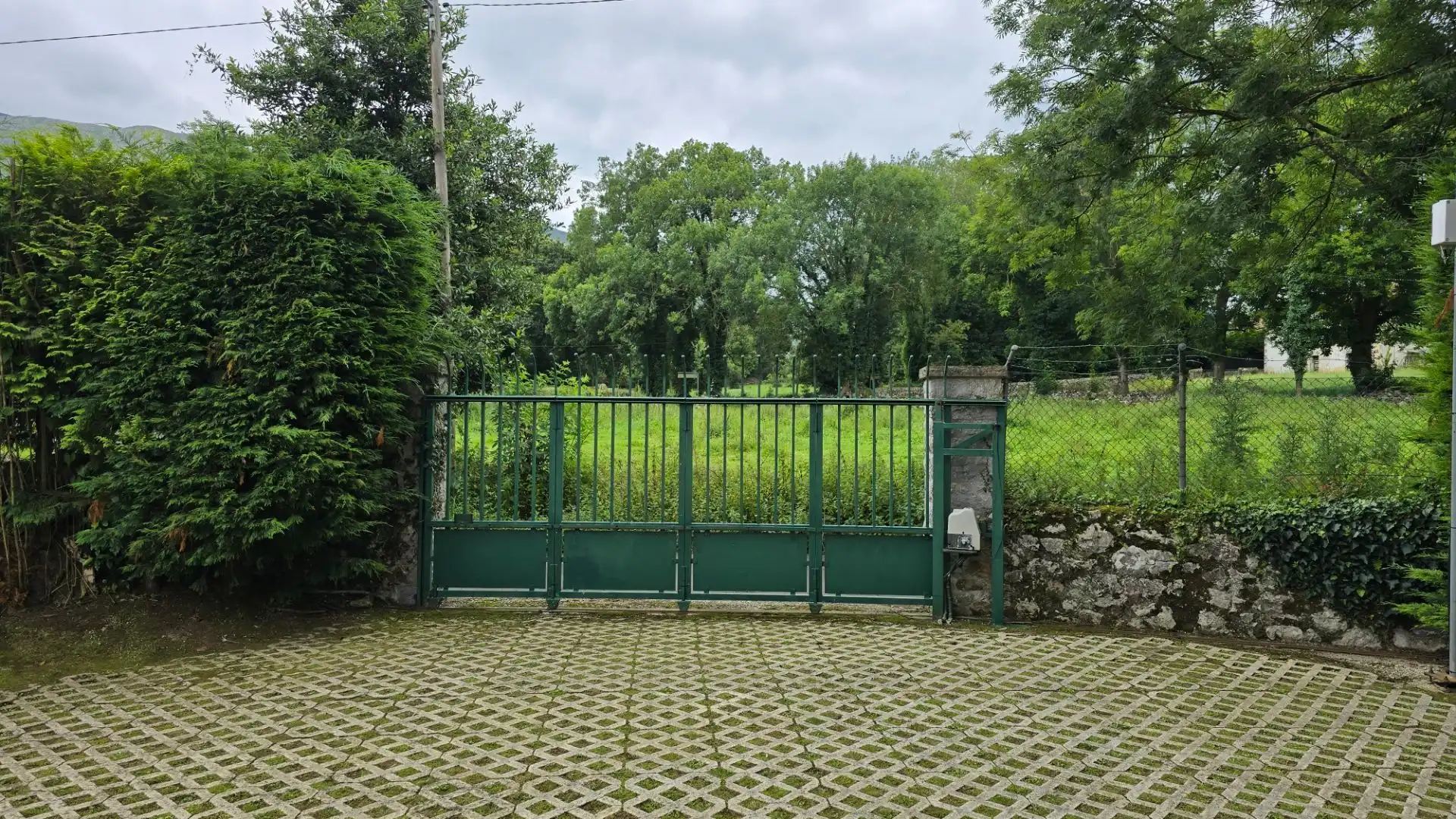 Vista exterior de Casa o xalet en venda en Llanes amb Calefacció, Jardí privat i Piscina