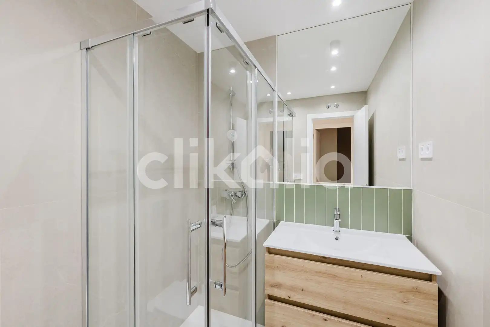 Bathroom of Flat for sale in Málaga  with Air Conditioner and Terrace