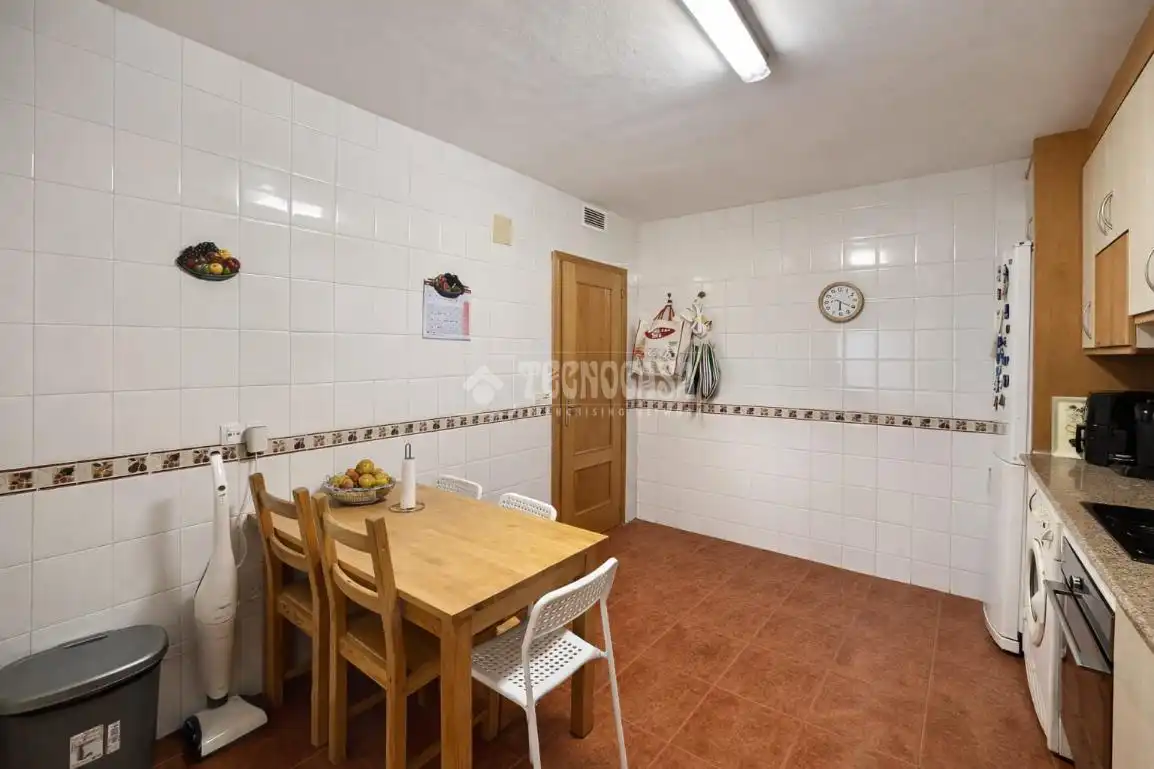 Cocina de Casa adosada en venta en Lominchar con Aire acondicionado, Calefacción y Jardín privado